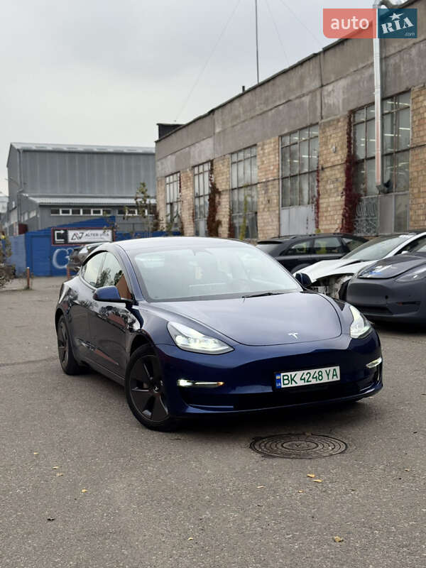 Седан Tesla Model 3 2022 в Киеве