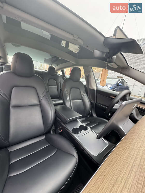 Седан Tesla Model 3 2022 в Киеве
