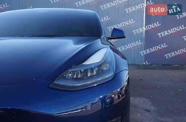 Седан Tesla Model 3 2022 в 