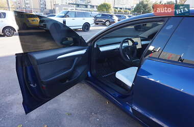 Седан Tesla Model 3 2022 в 