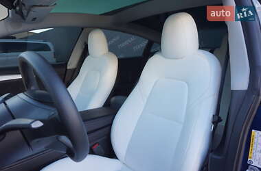 Седан Tesla Model 3 2022 в 