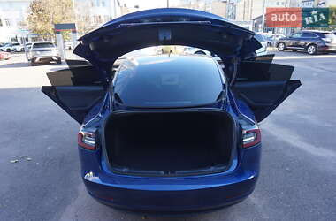 Седан Tesla Model 3 2022 в 