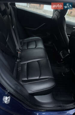 Седан Tesla Model 3 2022 в Полтаві