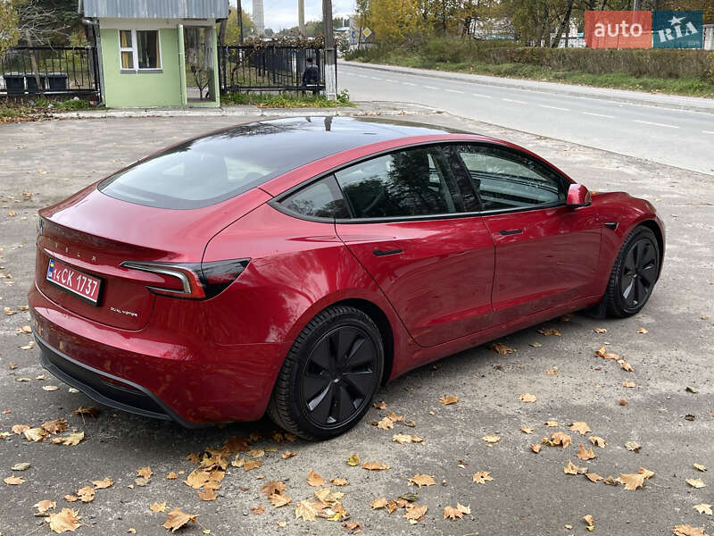 Седан Tesla Model 3 2024 в Новояворовске