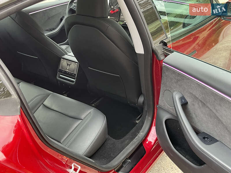 Седан Tesla Model 3 2024 в Новояворовске