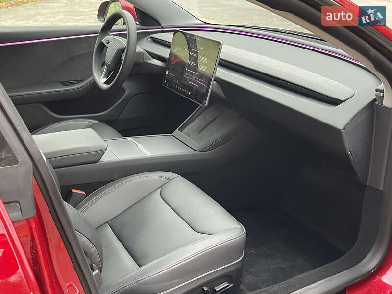 Седан Tesla Model 3 2024 в Новояворовске