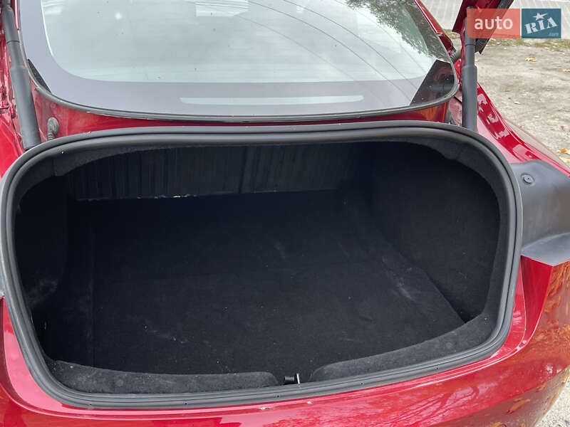 Седан Tesla Model 3 2024 в Новояворовске