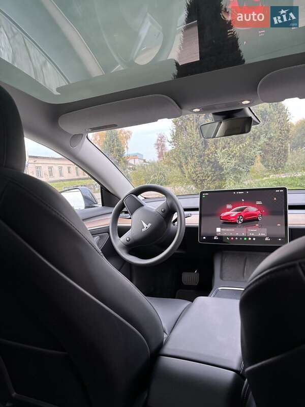 Седан Tesla Model 3 2023 в Пирятині