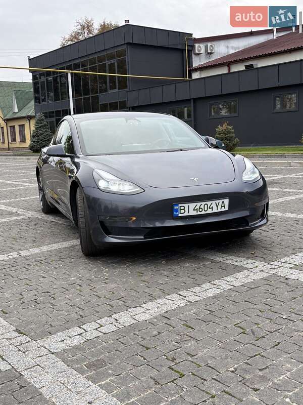 Седан Tesla Model 3 2023 в Пирятині
