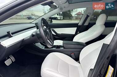 Седан Tesla Model 3 2020 в 