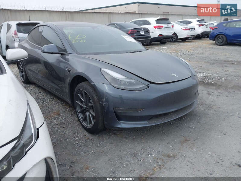 Седан Tesla Model 3 2022 в Черкасах
