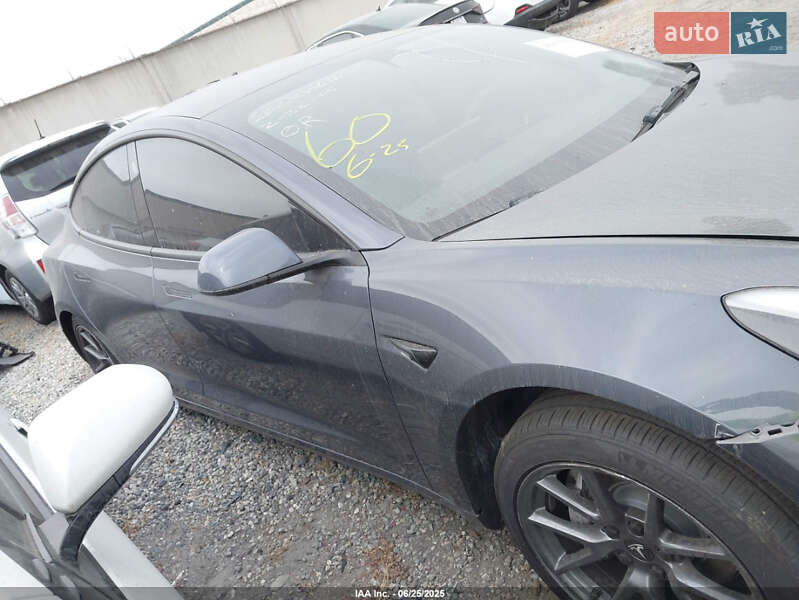 Седан Tesla Model 3 2022 в Черкасах