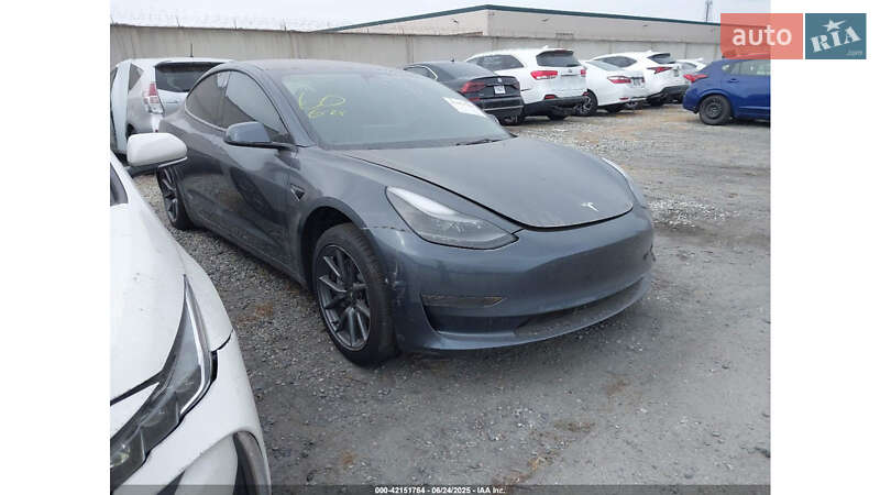 Седан Tesla Model 3 2022 в Черкасах