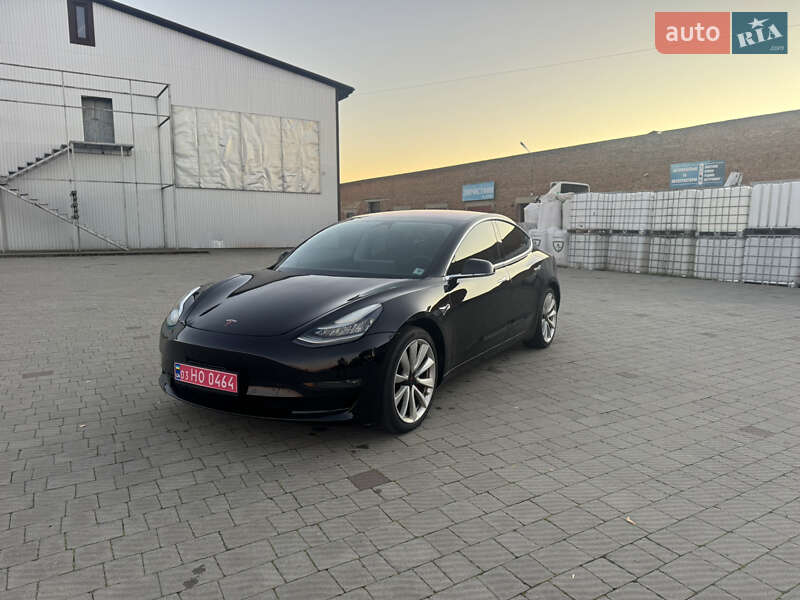 Седан Tesla Model 3 2018 в Володимирі