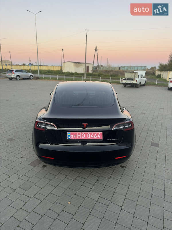 Седан Tesla Model 3 2018 в Володимирі