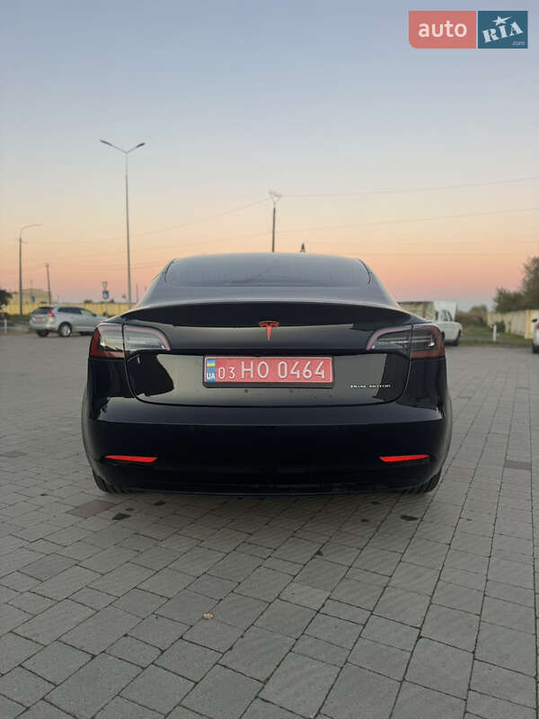 Седан Tesla Model 3 2018 в Володимирі