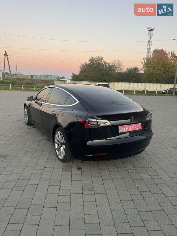 Седан Tesla Model 3 2018 в Володимирі