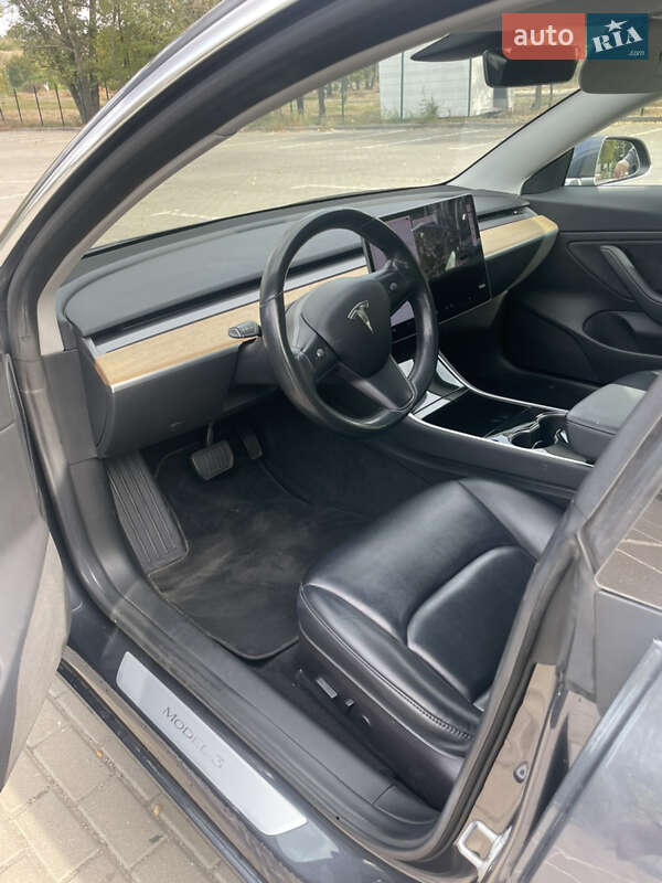 Седан Tesla Model 3 2018 в Запоріжжі