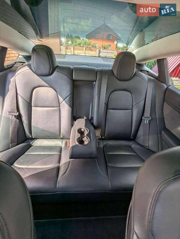 Седан Tesla Model 3 2020 в Березному