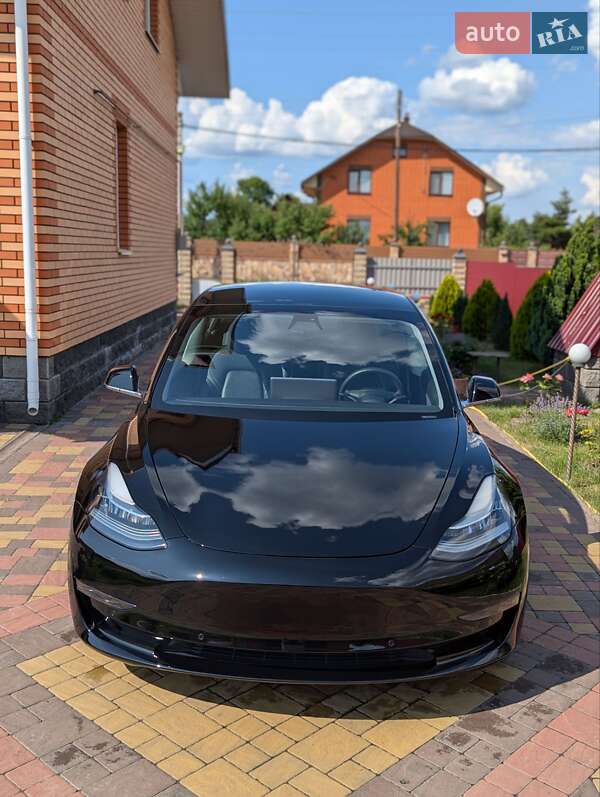 Седан Tesla Model 3 2020 в Березному