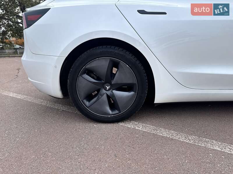 Седан Tesla Model 3 2019 в Киеве