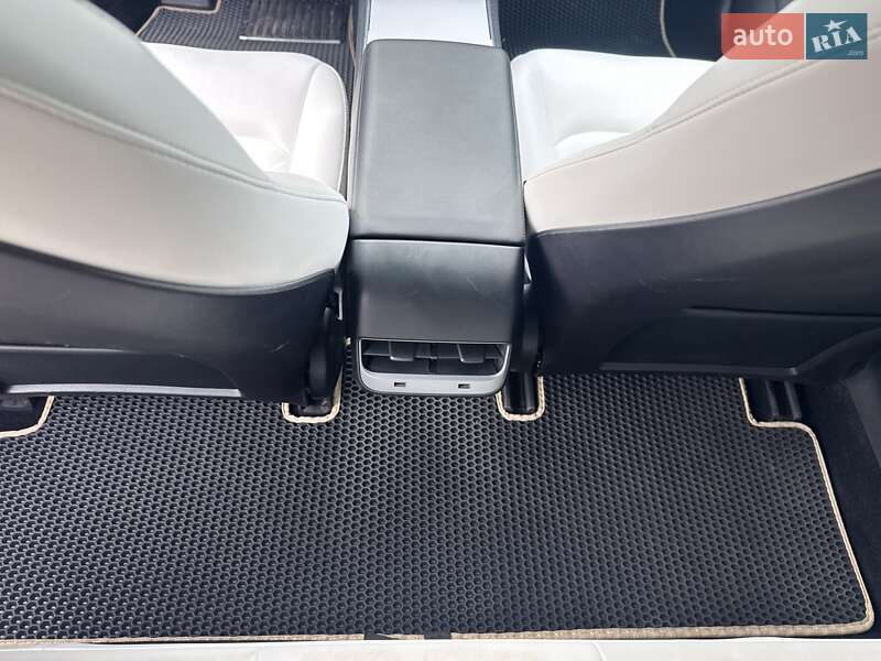 Седан Tesla Model 3 2019 в Киеве