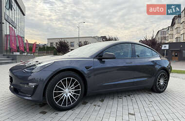 Седан Tesla Model 3 2022 в Ровно