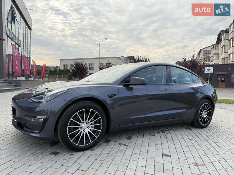 Tesla Model 3 2022