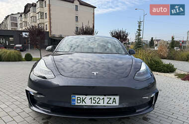 Седан Tesla Model 3 2022 в Ровно