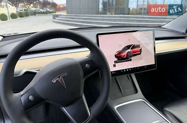 Седан Tesla Model 3 2022 в 