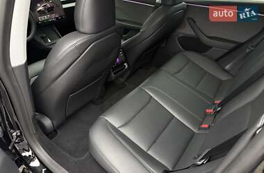 Седан Tesla Model 3 2024 в 