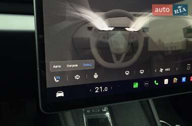 Седан Tesla Model 3 2024 в 