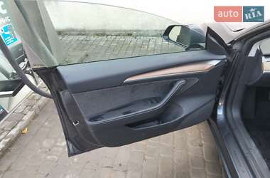 Седан Tesla Model 3 2023 в 