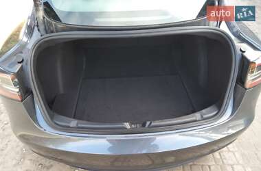 Седан Tesla Model 3 2023 в 