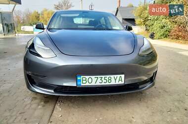 Седан Tesla Model 3 2023 в 