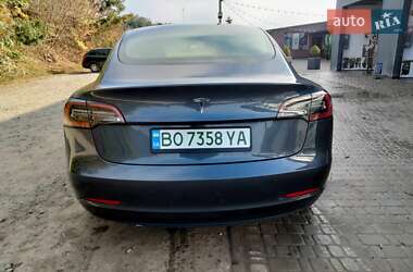 Седан Tesla Model 3 2023 в 