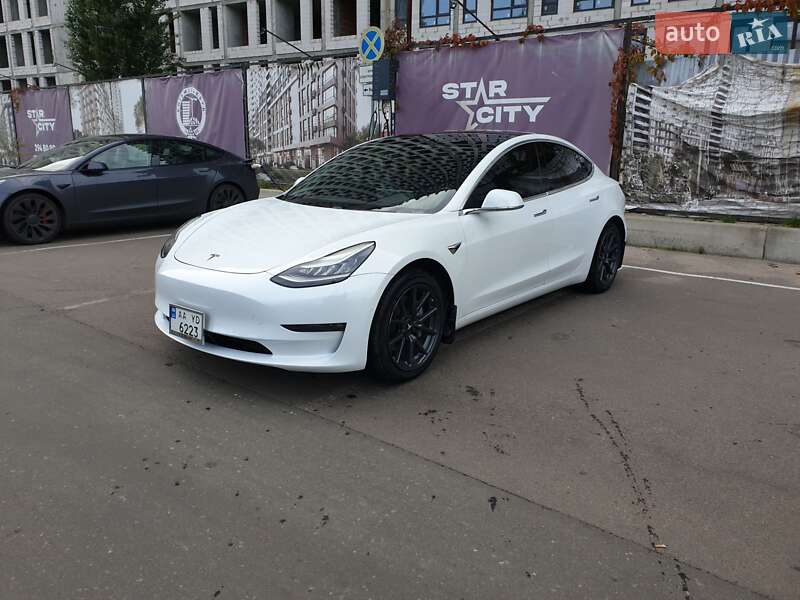 Седан Tesla Model 3 2018 в  фото Седан Tesla Model 3 2018 в