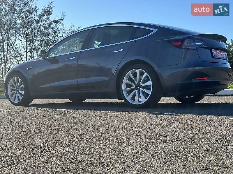 Седан Tesla Model 3 2019 в Киеве