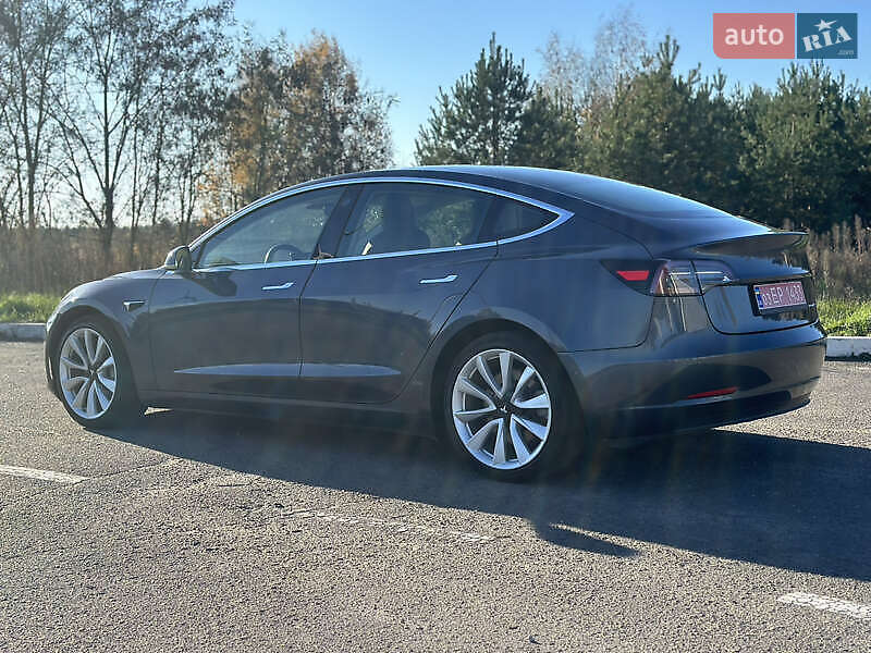 Седан Tesla Model 3 2019 в Киеве