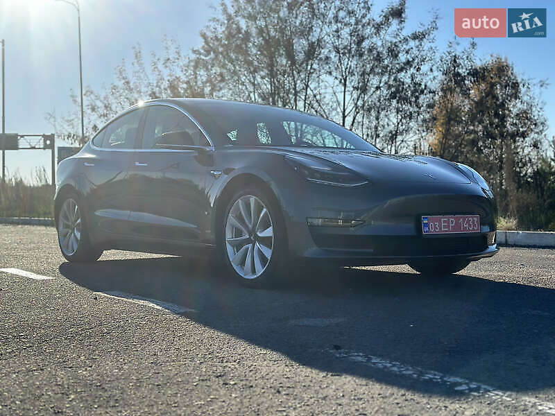 Седан Tesla Model 3 2019 в Киеве