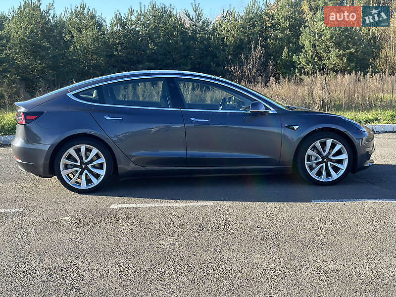 Седан Tesla Model 3 2019 в Киеве