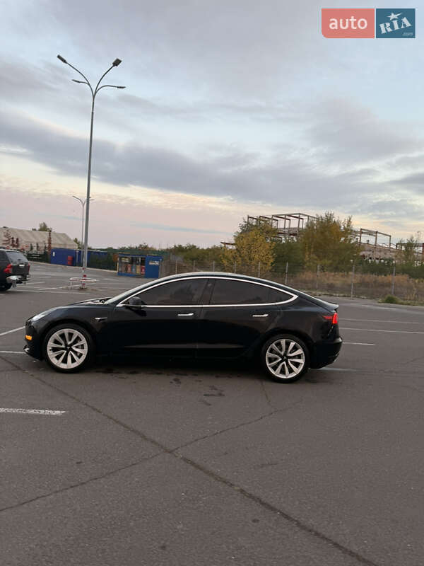 Седан Tesla Model 3 2020 в Киеве фото 16 Седан Tesla Model 3 2020 в Киеве