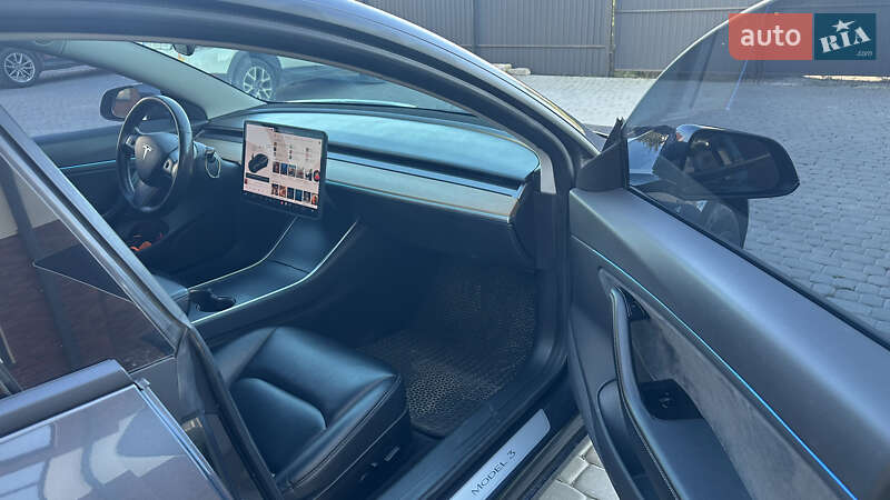 Седан Tesla Model 3 2018 в Дунаївцях