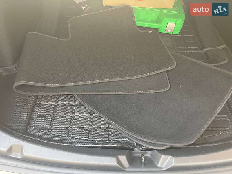 Седан Tesla Model 3 2021 в Дніпрі фото 16 Седан Tesla Model 3 2021 в Дніпрі