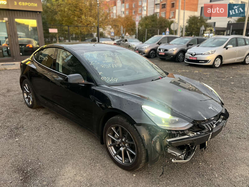 Седан Tesla Model 3 2023 в Луцке