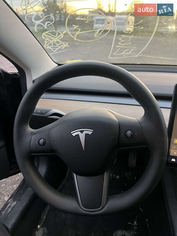 Седан Tesla Model 3 2023 в Луцке