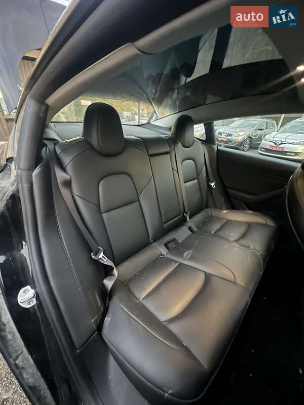 Седан Tesla Model 3 2023 в Луцке