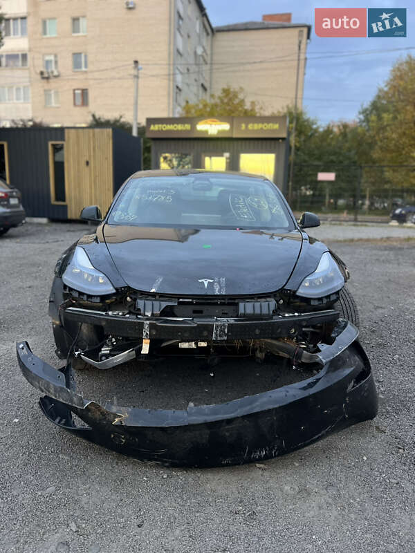 Седан Tesla Model 3 2023 в Луцке