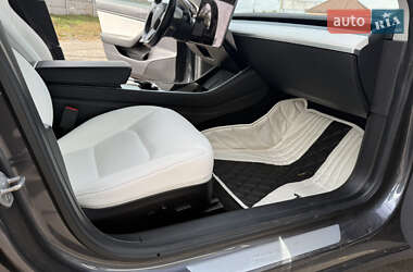 Седан Tesla Model 3 2019 в 