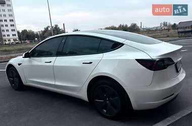 Седан Tesla Model 3 2021 в 